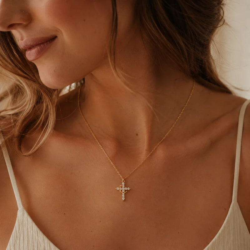 COLLAR CRUZ Y CORONA ARTESANAL