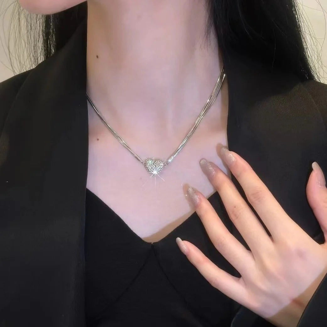 COLLAR DE CORAZÓN MAGNÉTICO